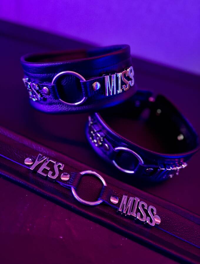 Halsband "Yes Miss" 
