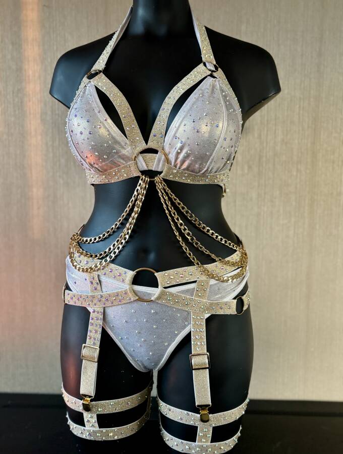 Bedazzled wit met goud 