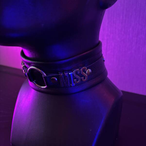 Halsband "Yes Miss" 