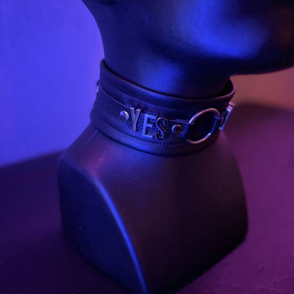 Halsband "Yes Miss" 