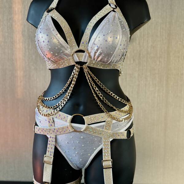 Bedazzled wit & goud 