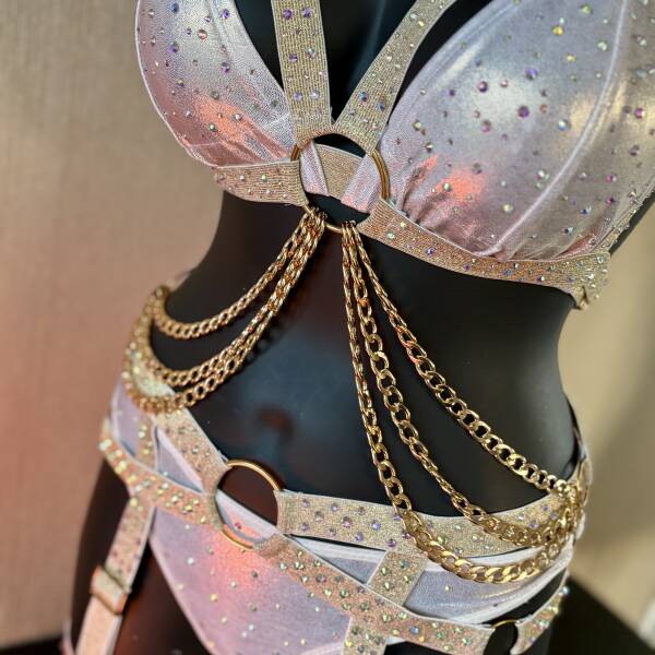 Bedazzled wit & goud 