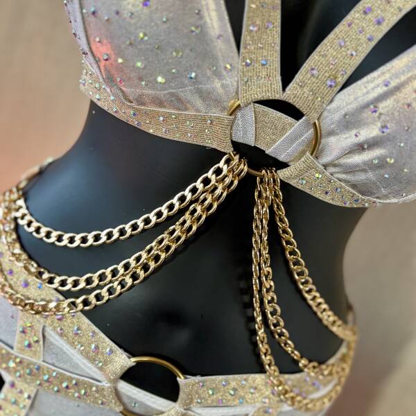 Bedazzled wit & goud 